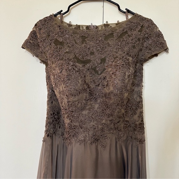 NWT La Femme Illusion Lace Chiffon Embroidered Floor Length Formal Gown A-Line - Picture 4 of 10